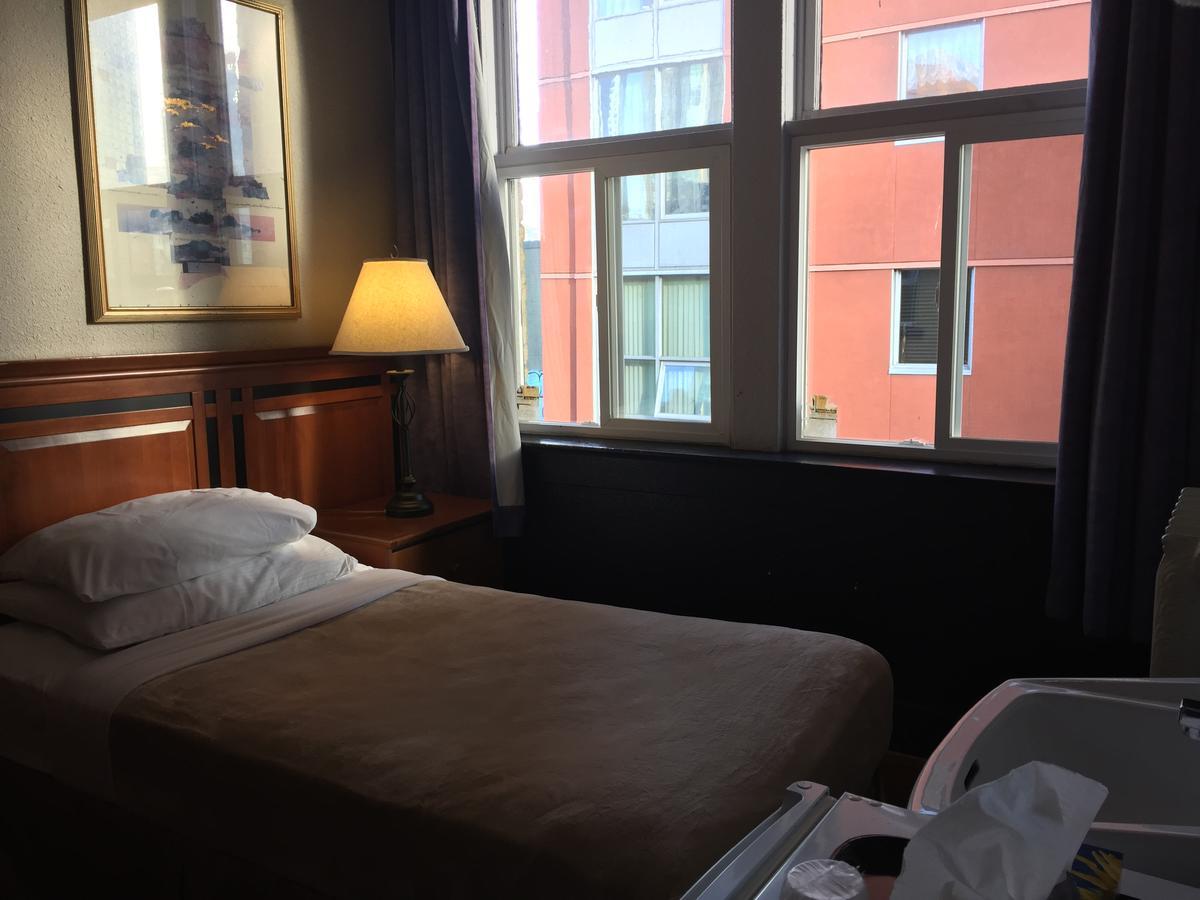 Hotel Ambassador แวนคูเวอร์ ภายนอก รูปภาพ