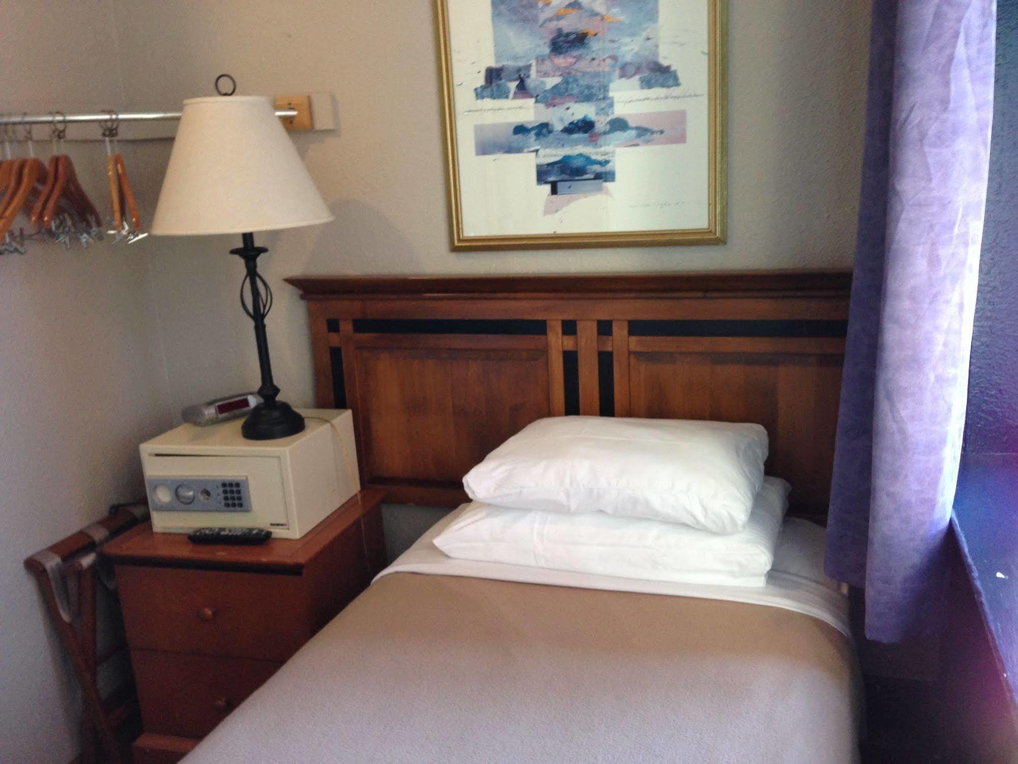 Hotel Ambassador แวนคูเวอร์ ภายนอก รูปภาพ