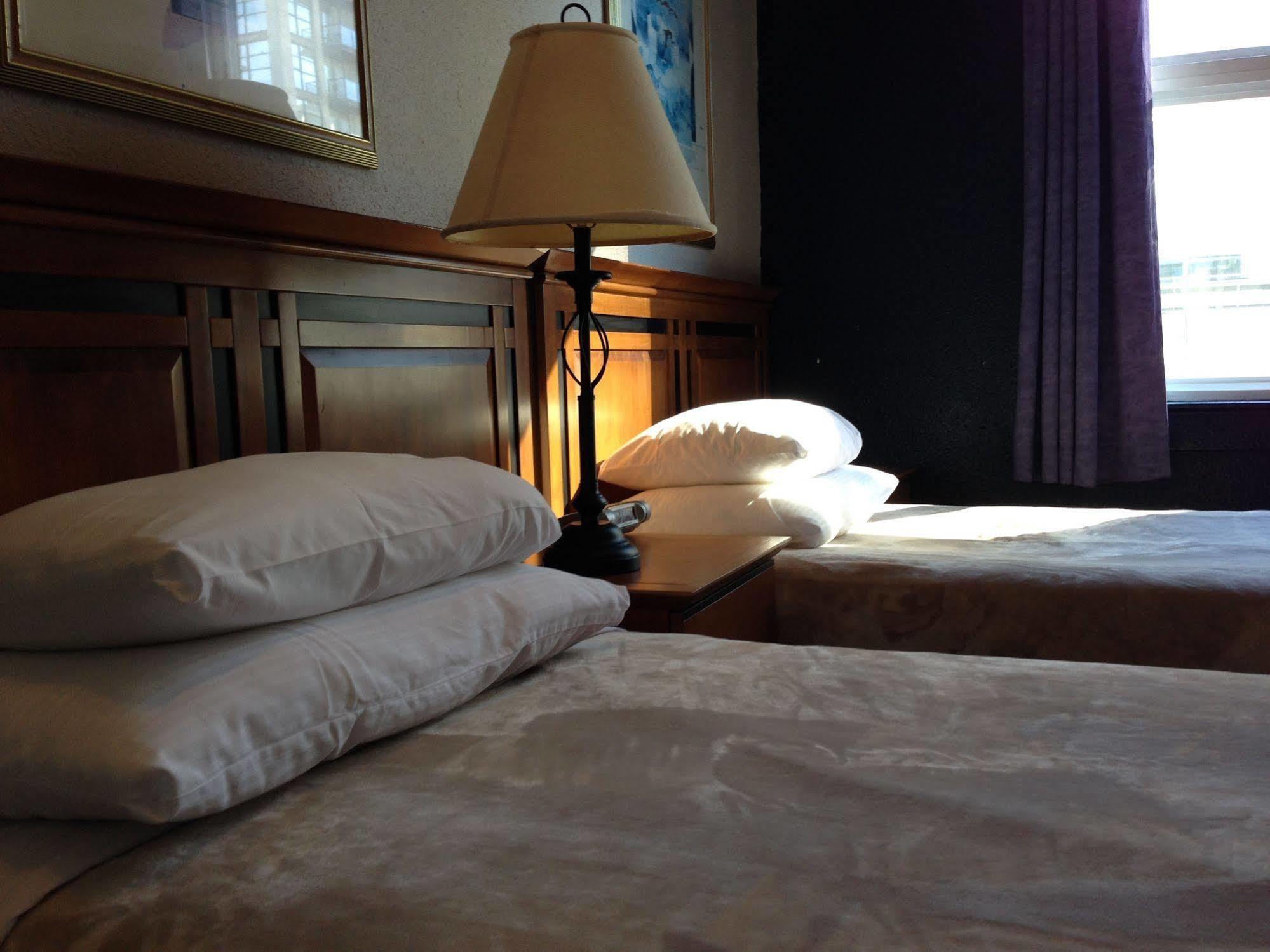 Hotel Ambassador แวนคูเวอร์ ภายนอก รูปภาพ