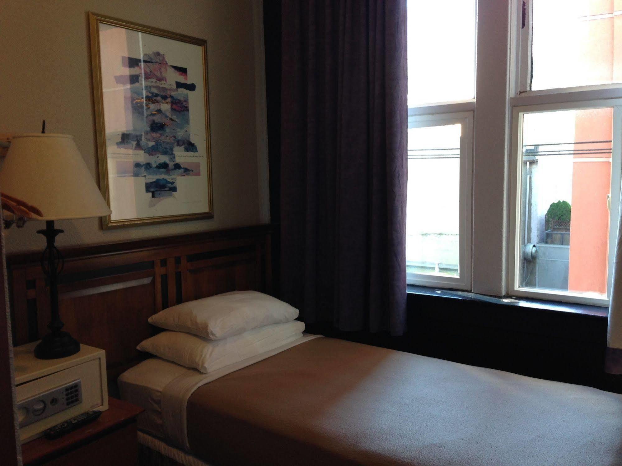 Hotel Ambassador แวนคูเวอร์ ภายนอก รูปภาพ